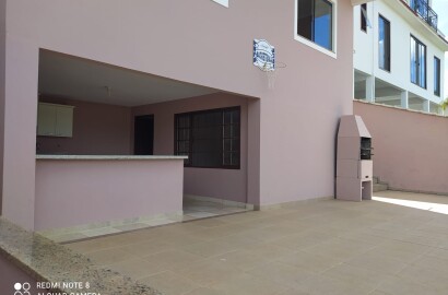 Linda casa para venda em São Lourenço - MG.