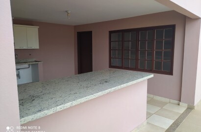 Linda casa para venda em São Lourenço - MG.