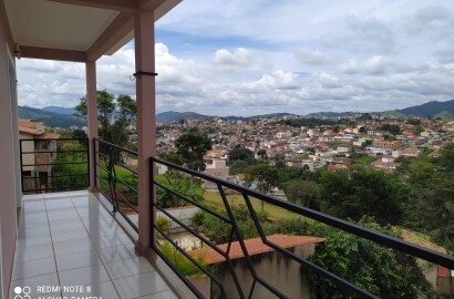 Linda casa para venda em São Lourenço - MG.