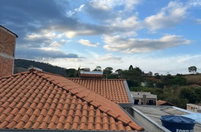 Casa para venda em São Lourenço - MG.