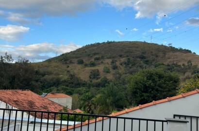 Casa para venda em São Lourenço - MG.