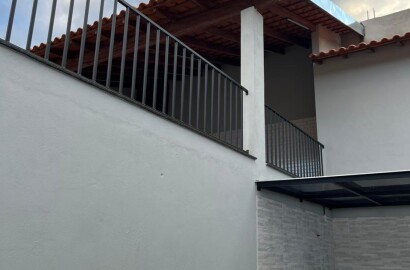 Casa para venda em São Lourenço - MG.