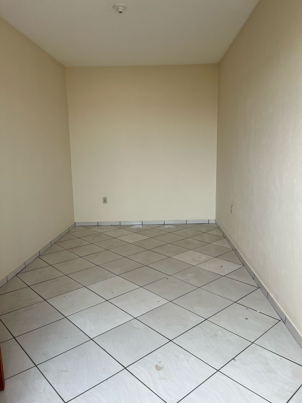 Imóvel com duas casas e ponto comercial para venda em São Lourenço - MG.