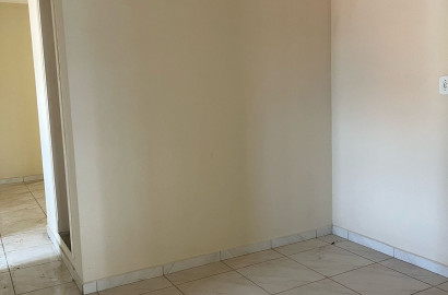Imóvel com duas casas e ponto comercial para venda em São Lourenço - MG.