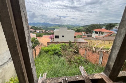 Casa a venda em ótimo bairro em São Lourenço MG