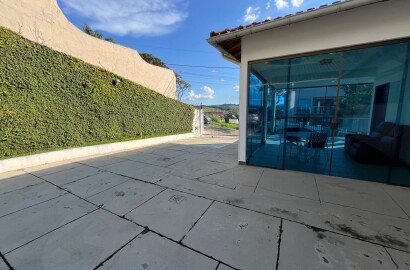 Casa para venda em bairro de alto padrão em São Lourenço MG