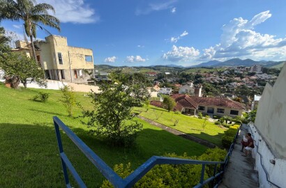 Casa para venda em bairro de alto padrão em São Lourenço MG
