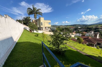 Casa para venda em bairro de alto padrão em São Lourenço MG