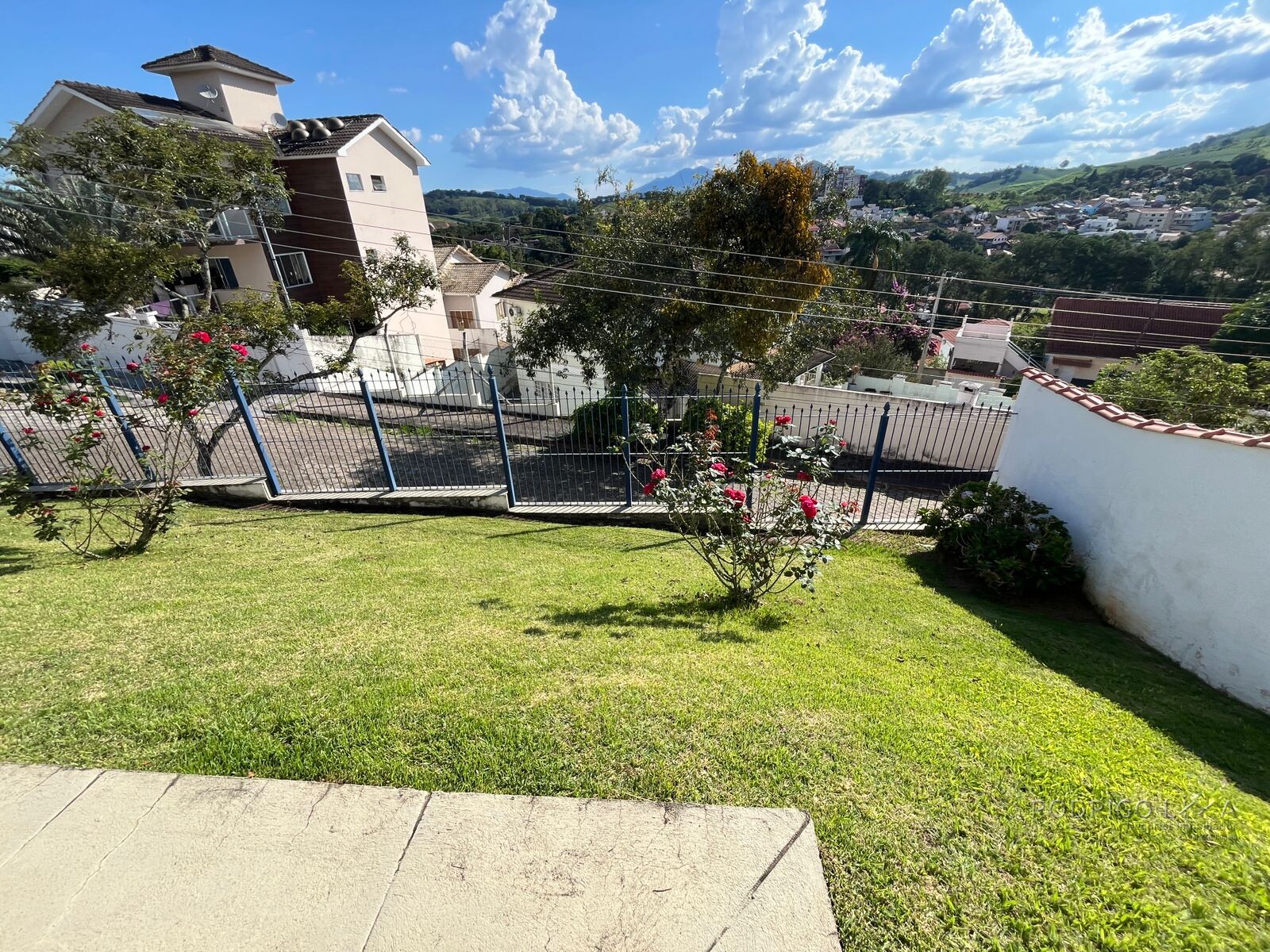 Casa para venda em bairro de alto padrão em São Lourenço MG
