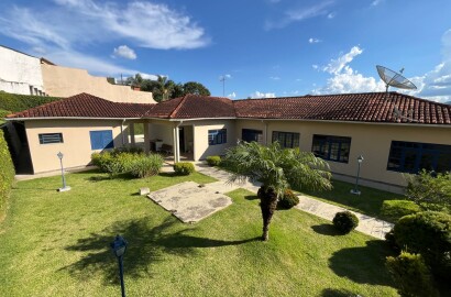 Casa para venda em bairro de alto padrão em São Lourenço MG