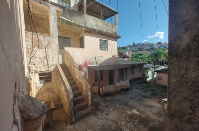 Casa com ponto comercial para venda em São Lourenço MG