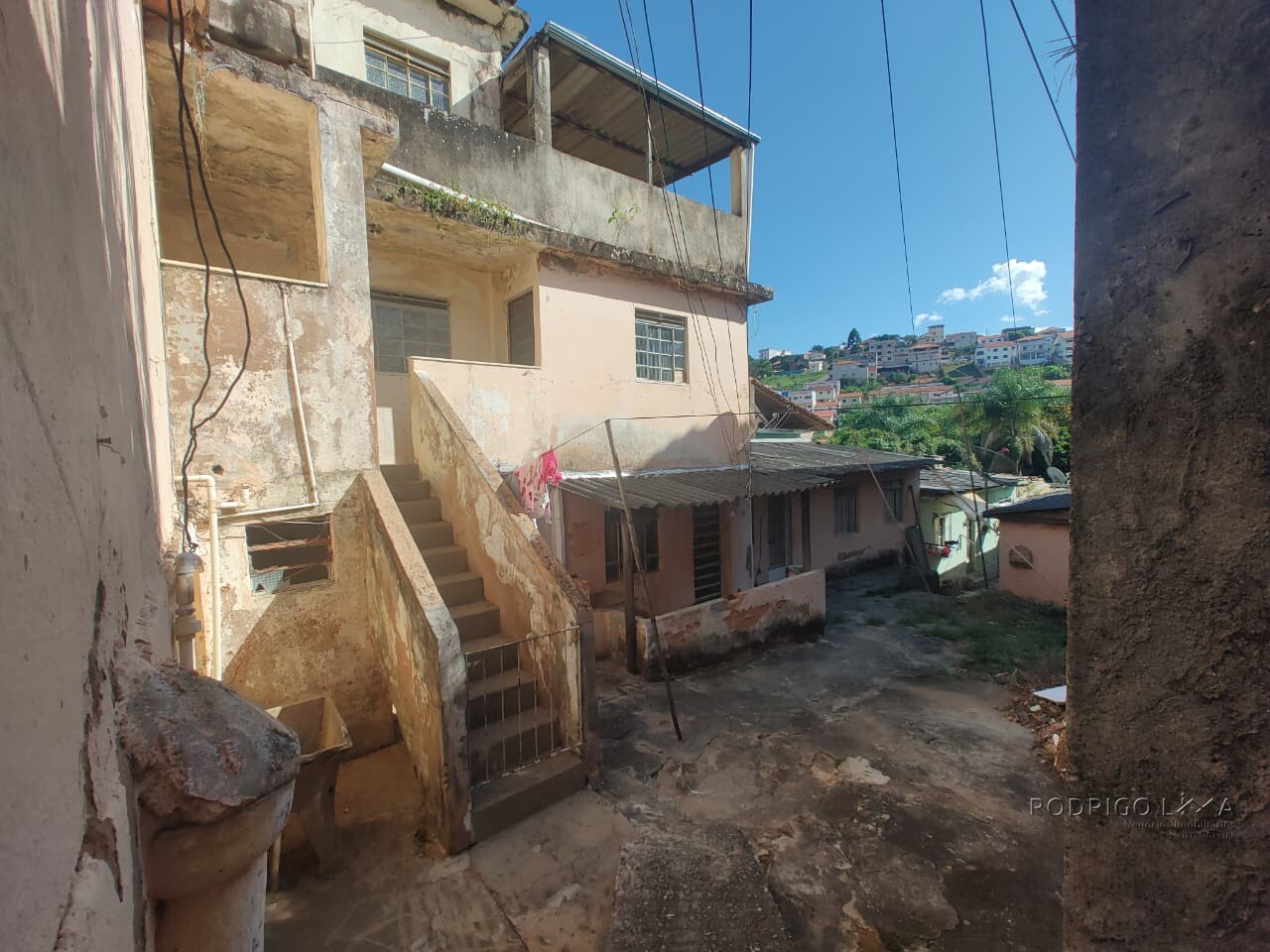 Casa com ponto comercial para venda em São Lourenço MG