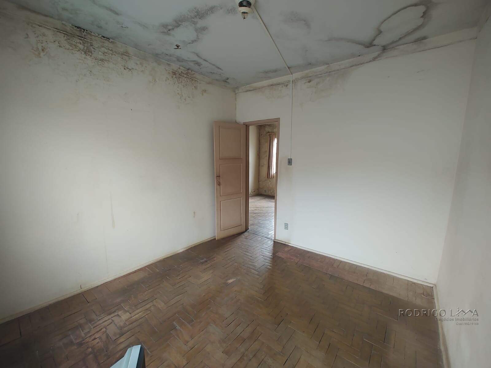 Casa com ponto comercial para venda em São Lourenço MG