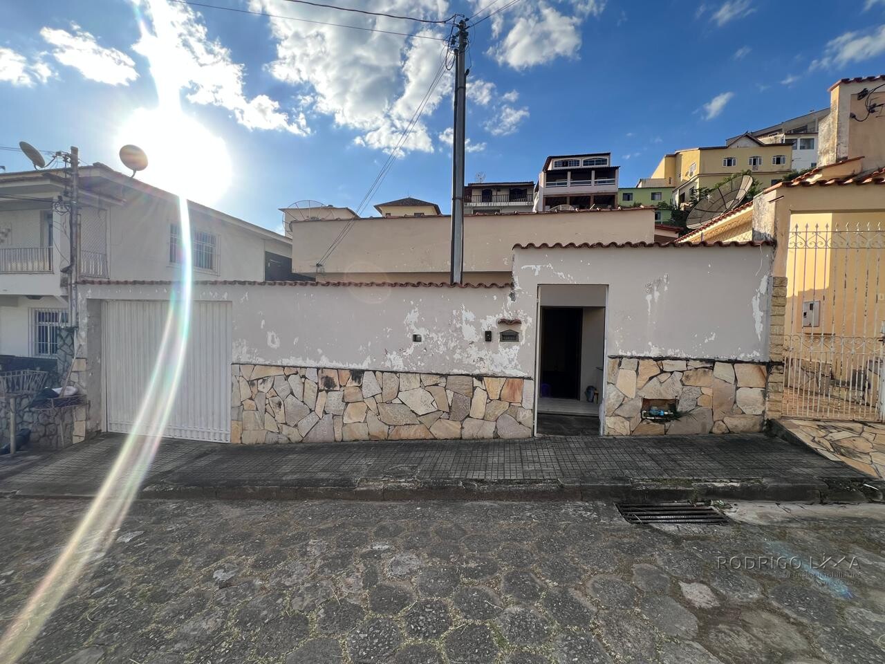 Casa térrea á venda – próximo ao centro de São Lourenço - MG