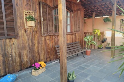 Casa estilo chalé para venda em São Lourenço MG