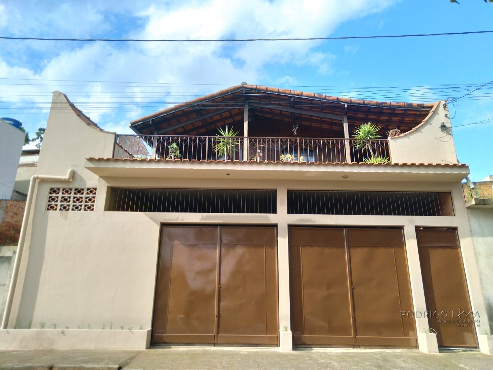 Casa estilo chalé para venda em São Lourenço MG