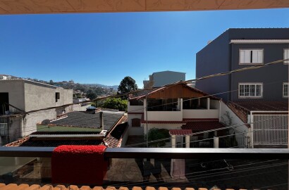 Casa para venda em São Lourenço - MG.