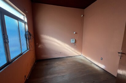 Lote com casa para venda no centro de São Lourenço Mg