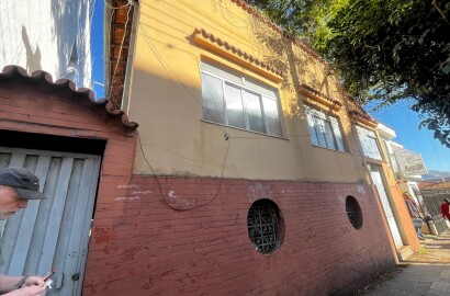 Lote com casa para venda no centro de São Lourenço Mg