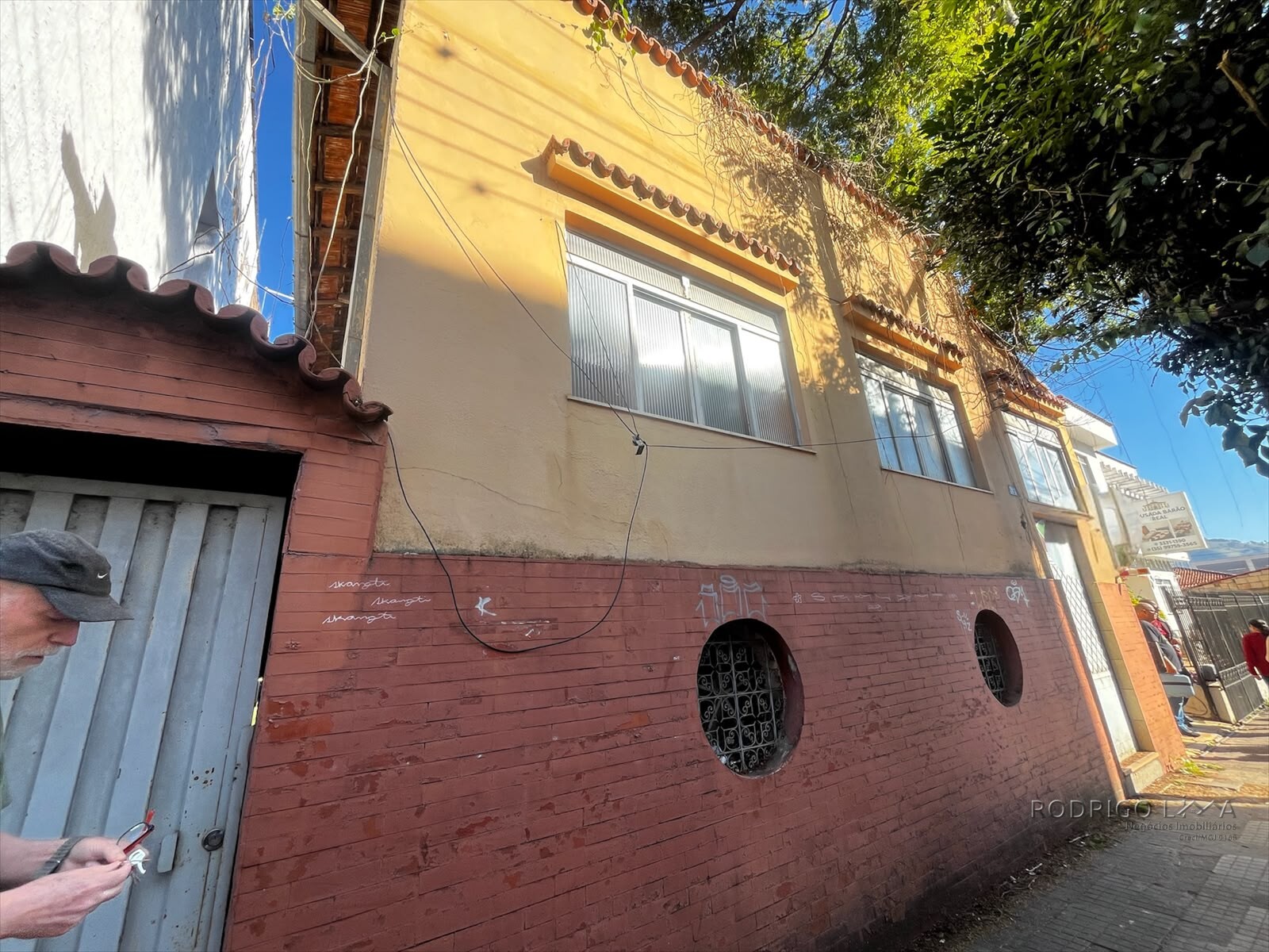Lote com casa para venda no centro de São Lourenço Mg