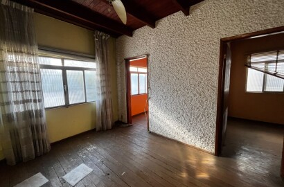 Lote com casa para venda no centro de São Lourenço Mg