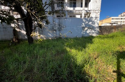 Lote com casa para venda no centro de São Lourenço Mg