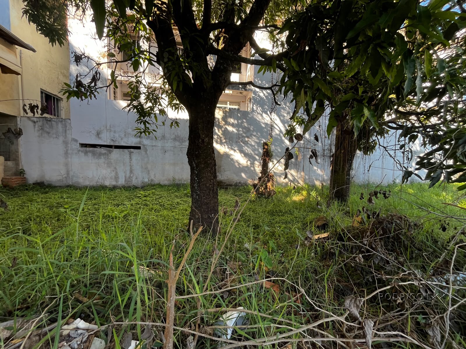 Lote com casa para venda no centro de São Lourenço Mg