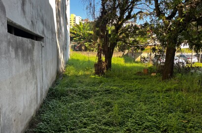 Lote com casa para venda no centro de São Lourenço Mg