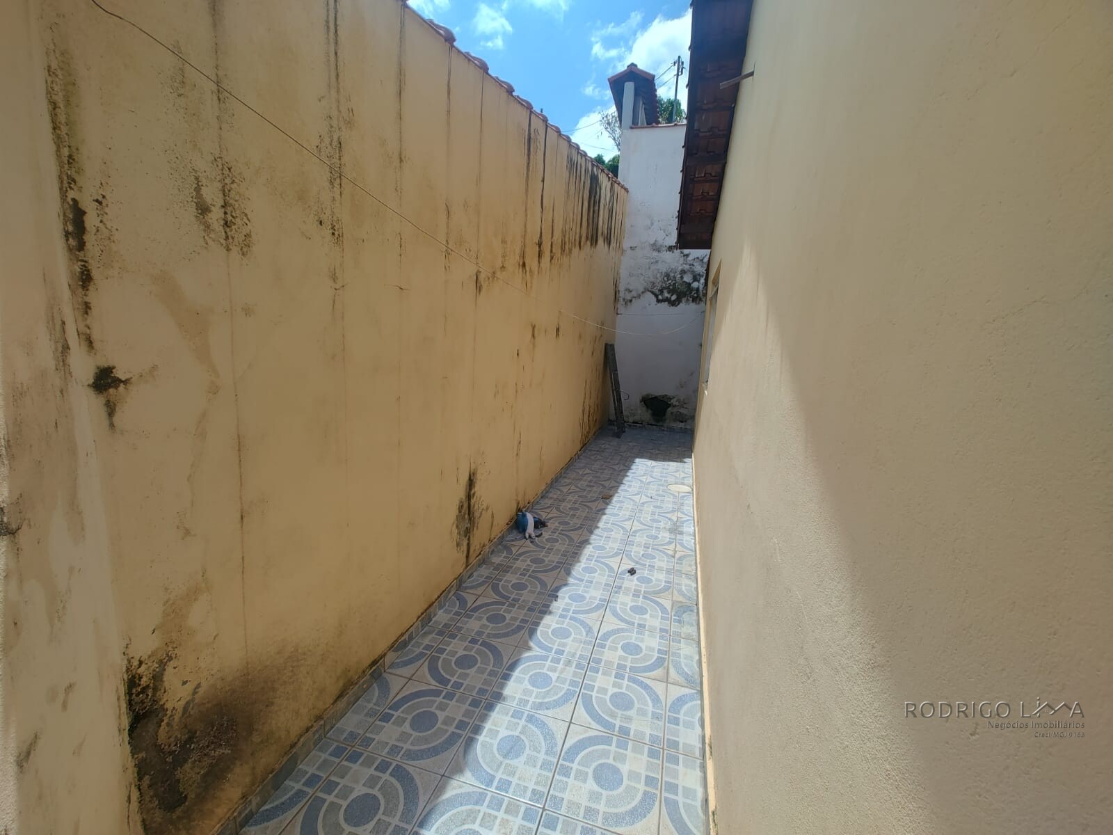 Casa de esquina para venda em São Lourenço MG