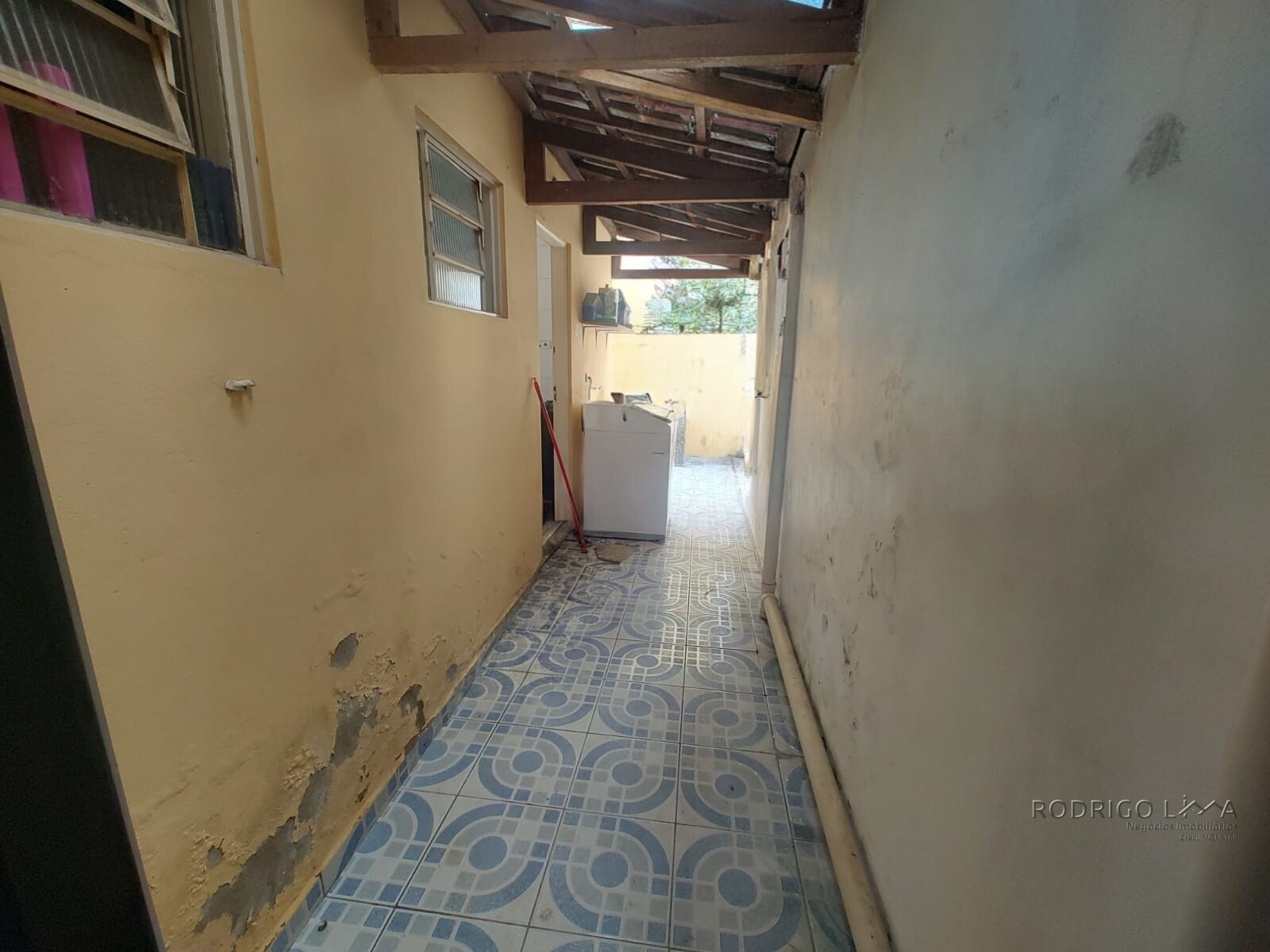 Casa de esquina para venda em São Lourenço MG