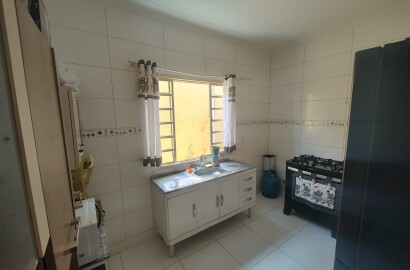 Casa de esquina para venda em São Lourenço MG