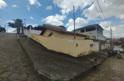 Casa de esquina para venda em São Lourenço MG