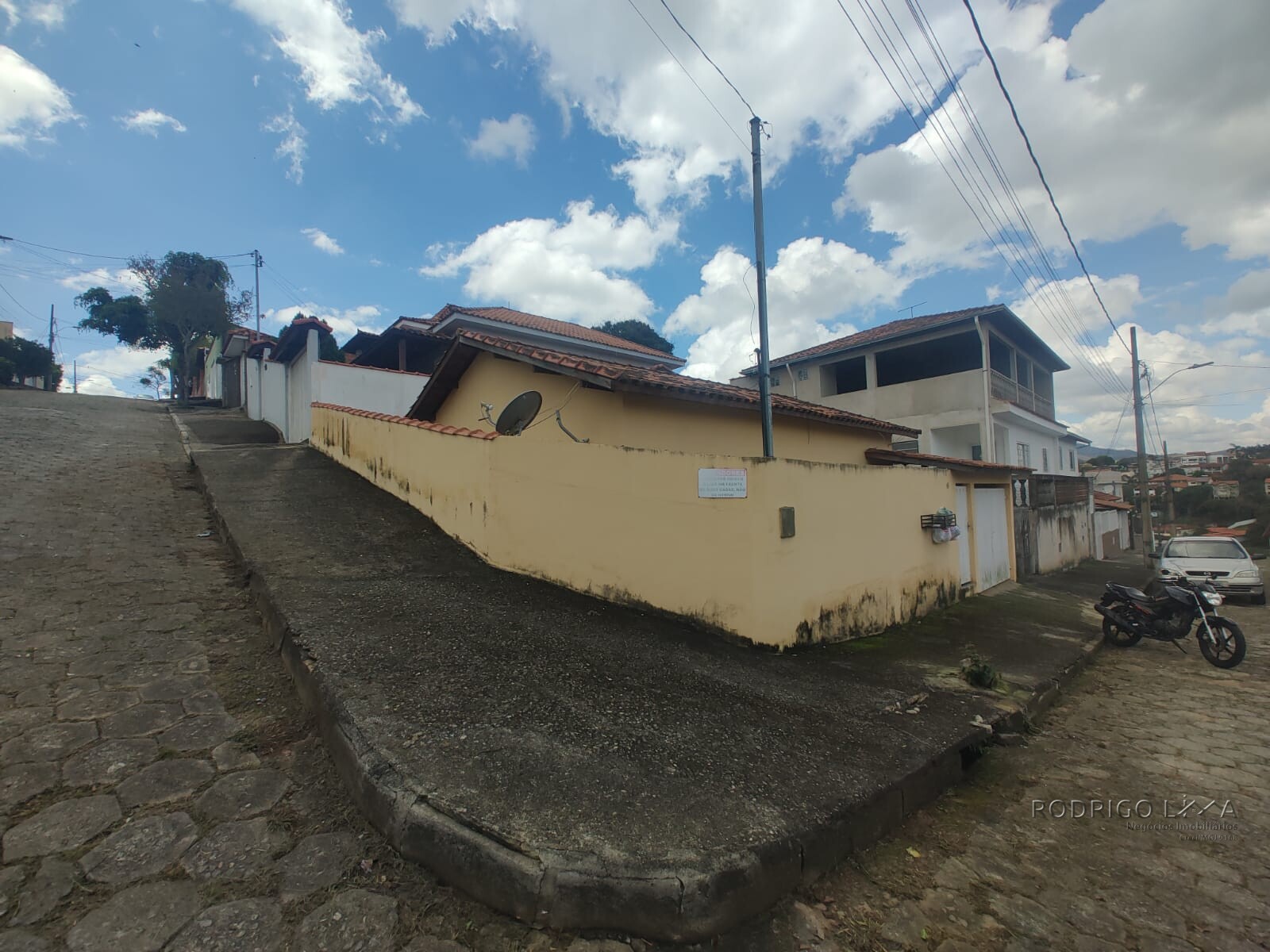 Casa de esquina para venda em São Lourenço MG