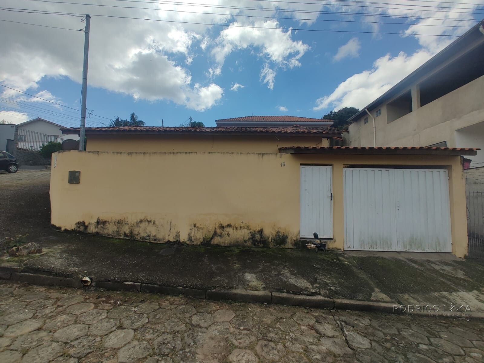Casa de esquina para venda em São Lourenço MG