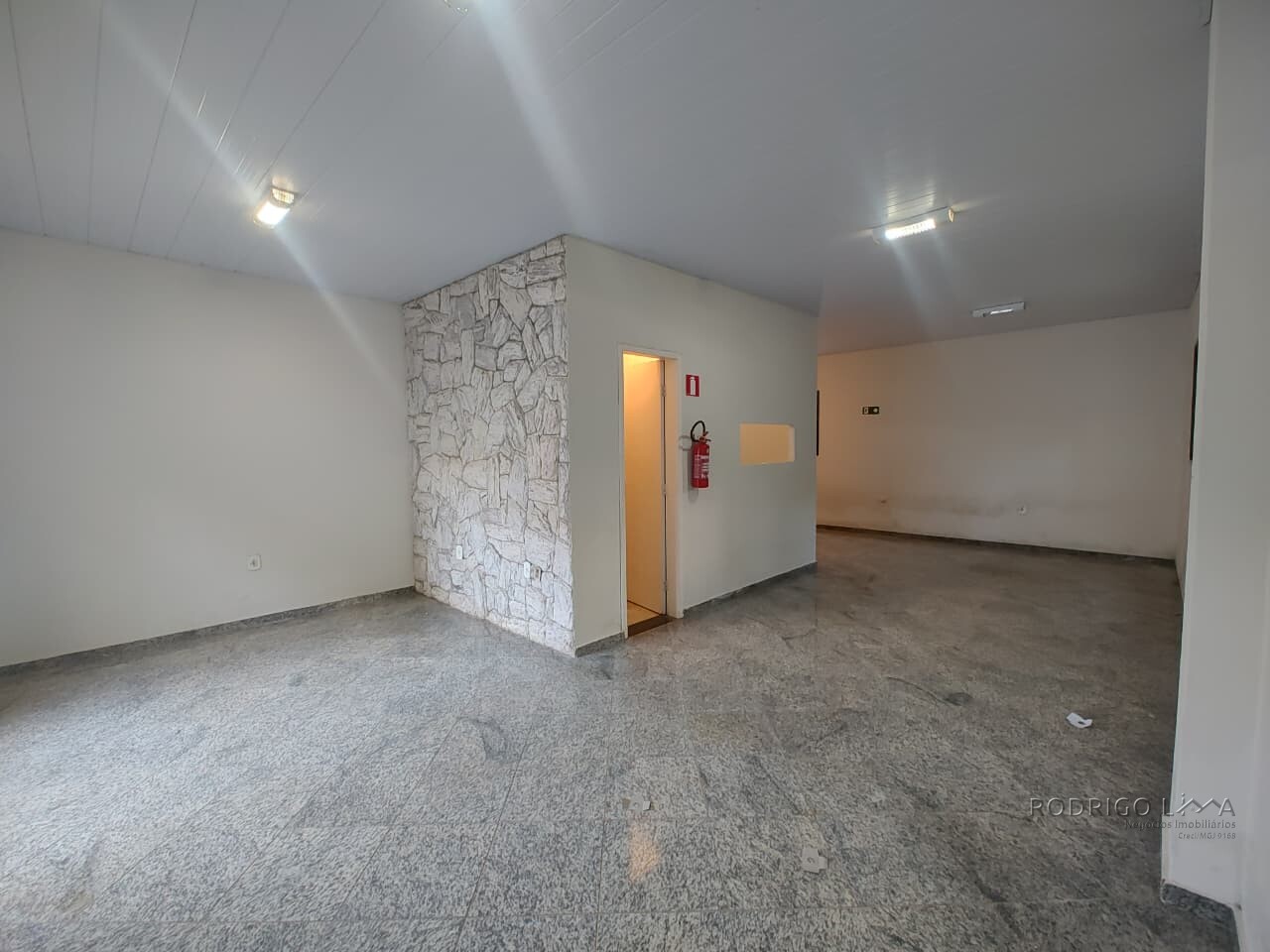 Apartamento com ponto comercial para venda em São Lourenço MG