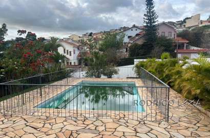 Casa de alto padrão para venda em São Lourenço - MG.
