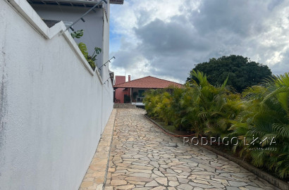Casa de alto padrão para venda em São Lourenço - MG.