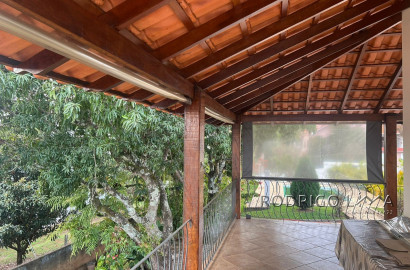 Casa de alto padrão para venda em São Lourenço - MG.
