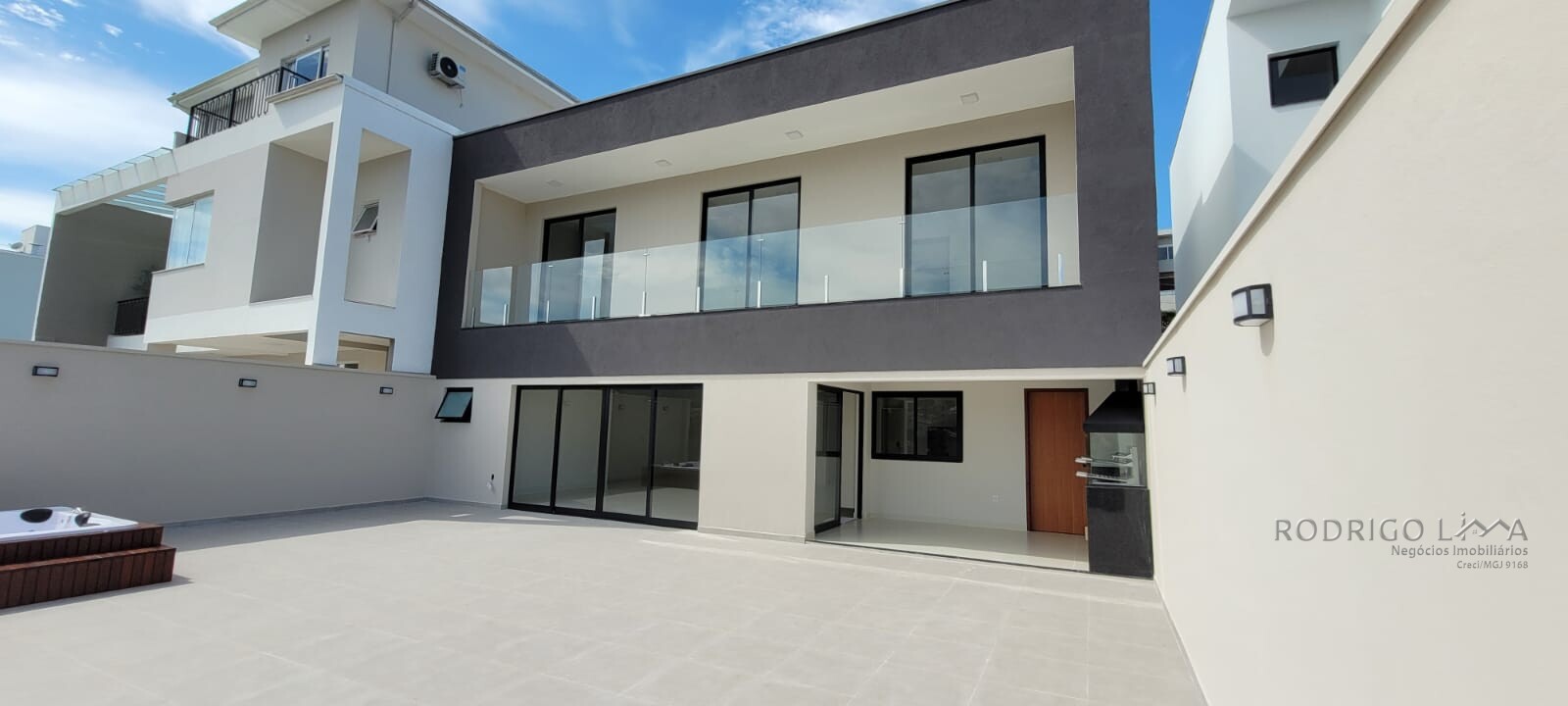 Casa alto padrão para venda em São Lourenço  - MG.
