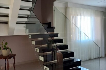 Linda casa para venda em São Lourenço - MG.