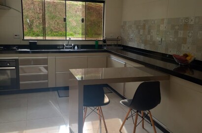 Linda casa para venda em São Lourenço - MG.