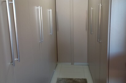 Linda casa para venda em São Lourenço - MG.