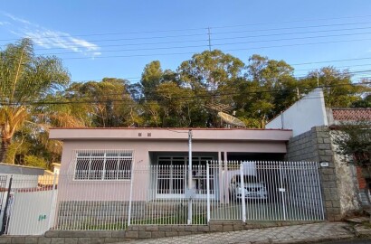 Casa para venda em São Lourenço MG.