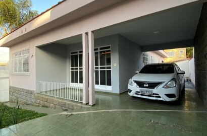 Casa para venda em São Lourenço MG.