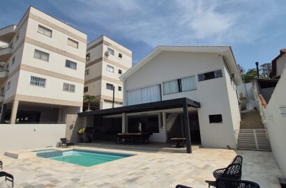 Casa Alto Padrão para venda em São Lorenço MG