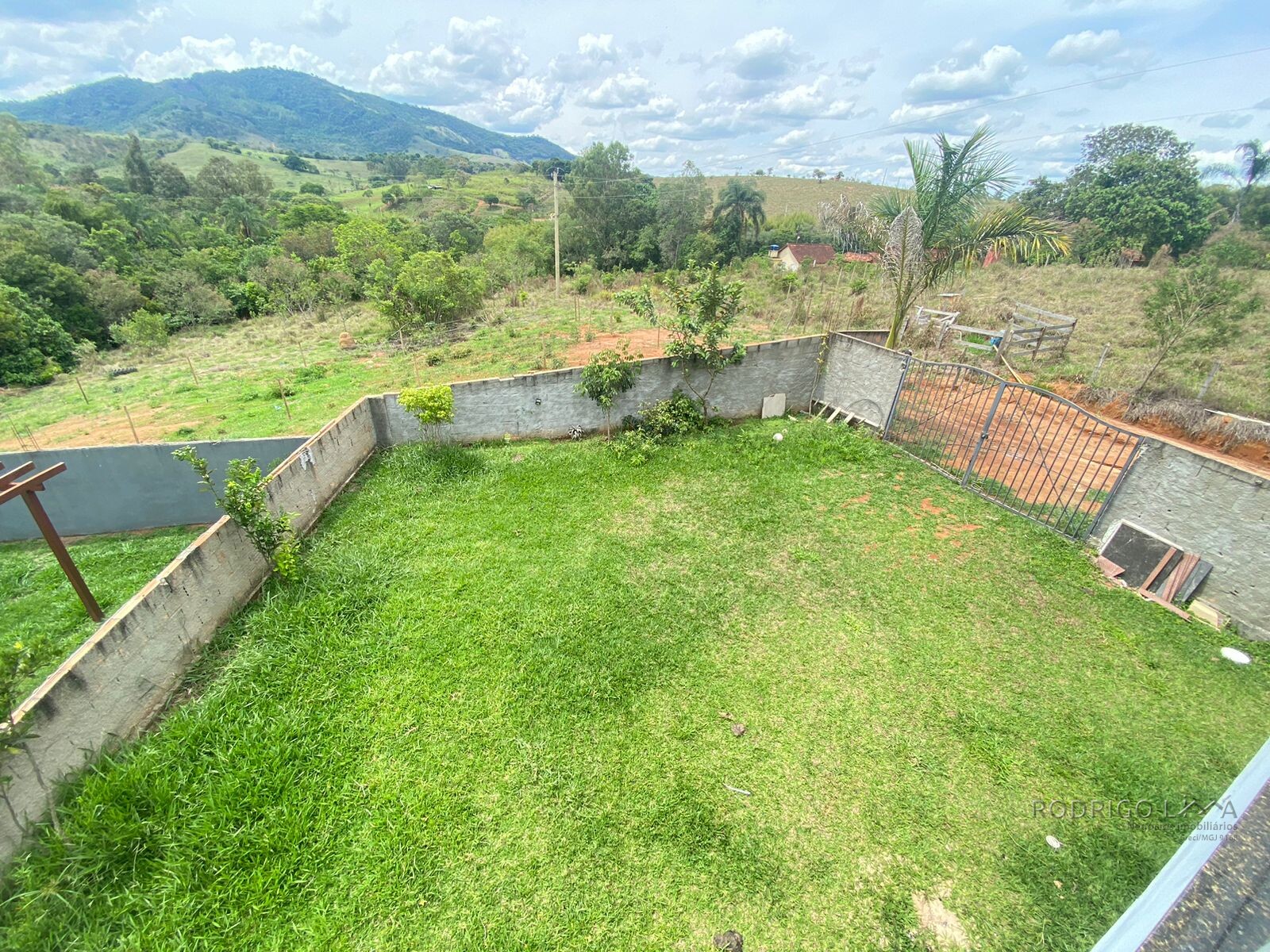 Linda chácara para venda á 10 minutos de São Lourenço MG