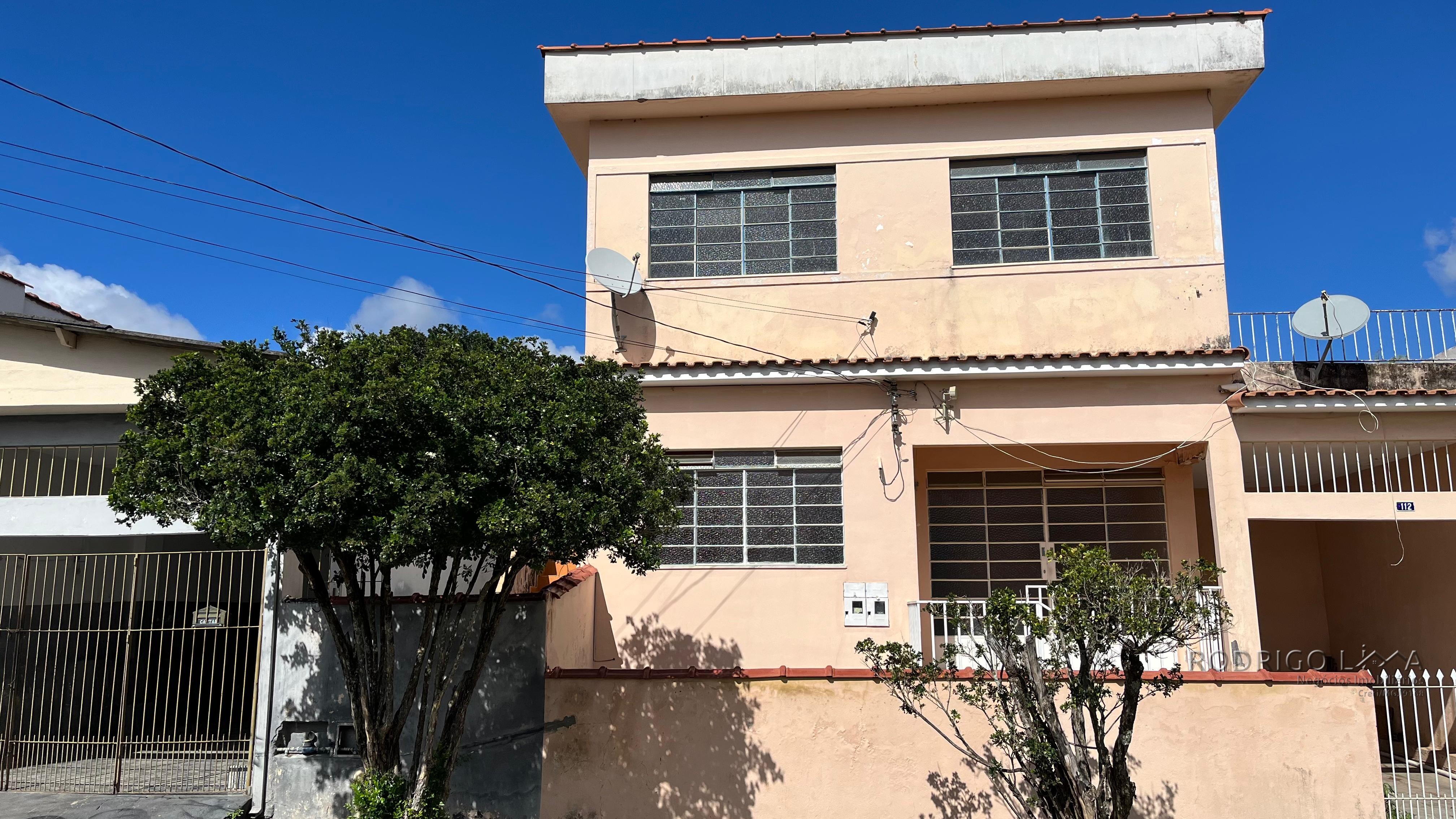 Duas casas para venda em São Lourenço MG