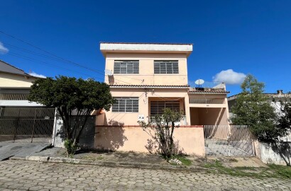 Duas casas para venda em São Lourenço MG