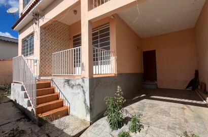 Duas casas para venda em São Lourenço MG