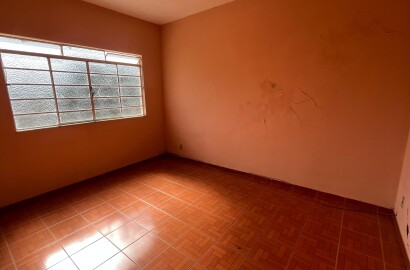 Duas casas para venda em São Lourenço MG